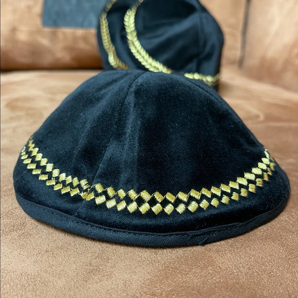 200 Black Velvet Kippa with Gold Design - CLOSEOUT 200 kippot - Picture 3 of 6